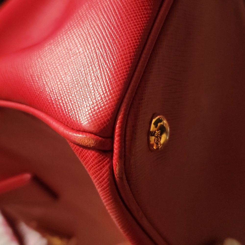 Prada - Picture 7 of 17